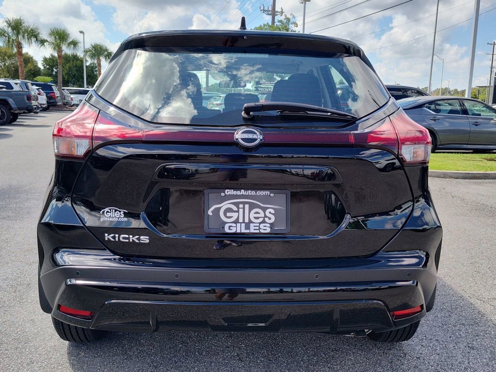 Used 2025 Nissan Kicks Play S image 5