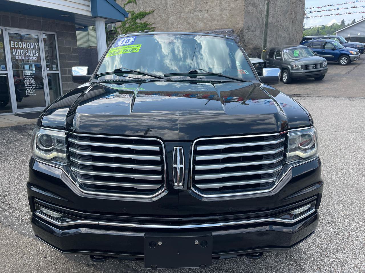 Used 2016 Lincoln Navigator L Select AWD/4WD image 3