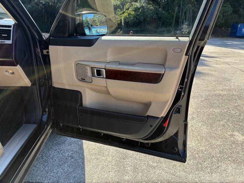 Used 2010 Land Rover Range Rover HSE AWD/4WD image 27