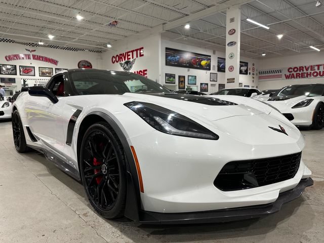 Used 2015 Chevrolet Corvette Z06 w/ 3LZ Preferred Equipment Group RWD image 5