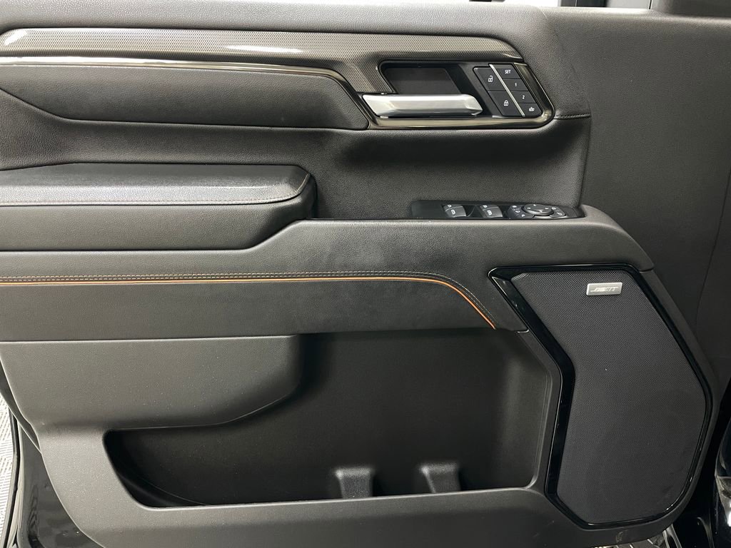 Used 2025 GMC Sierra 2500 AT4 image 29