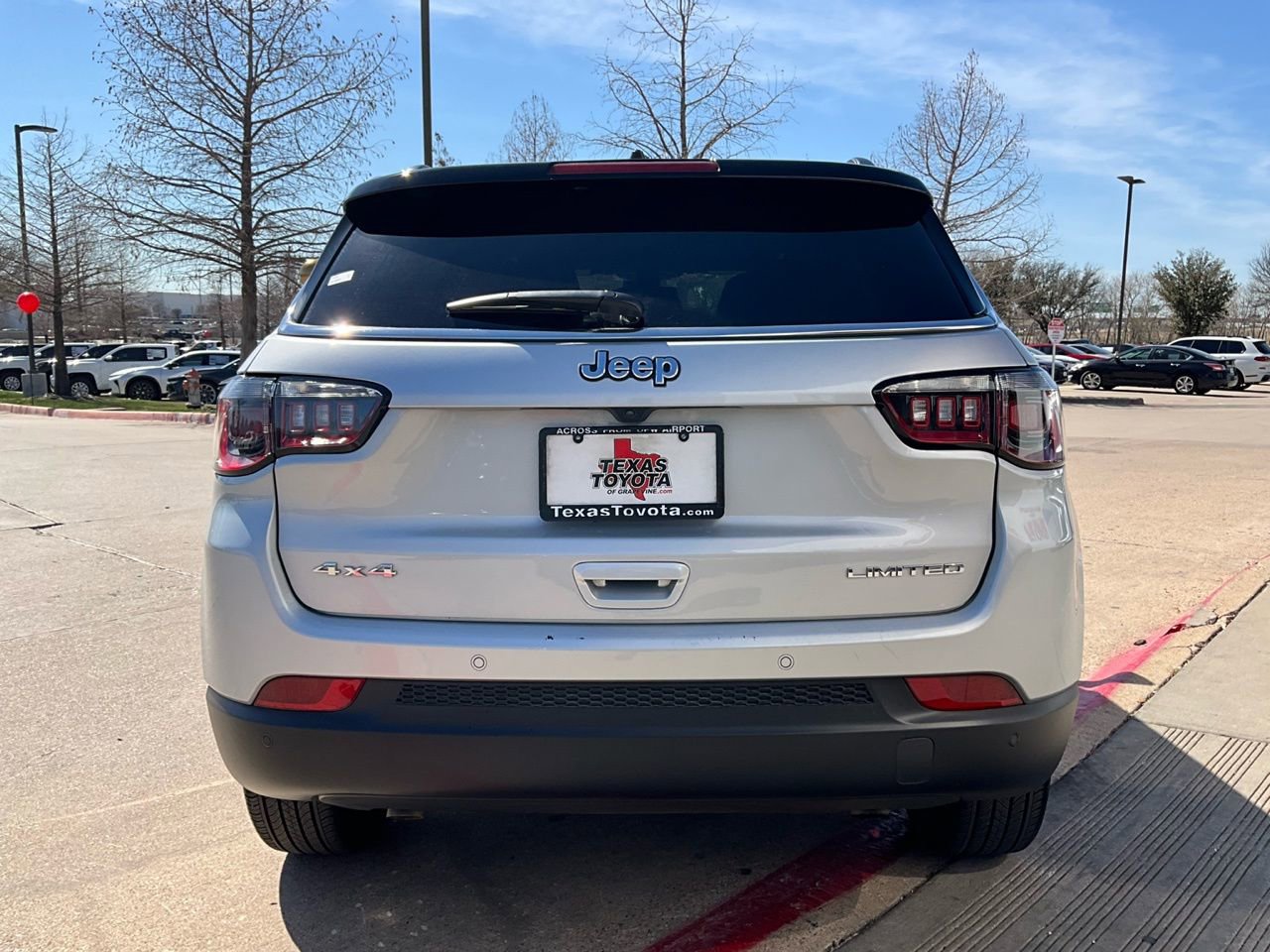 Used 2025 Jeep Compass Limited image 7