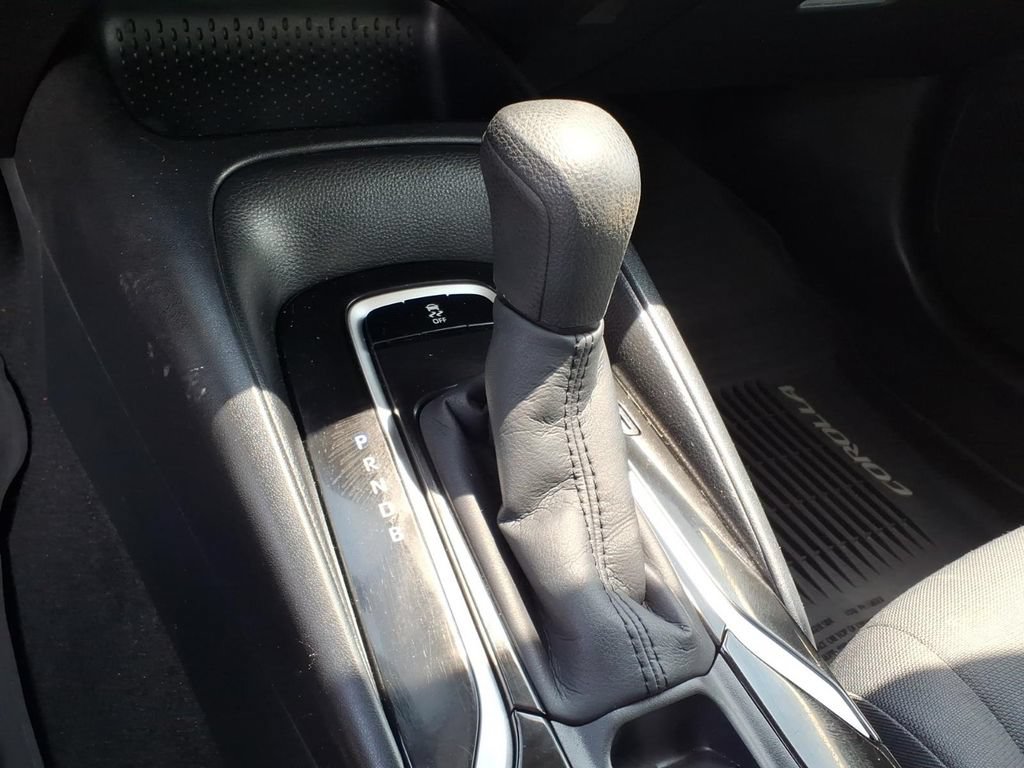 Used 2020 Toyota Corolla LE FWD image 12