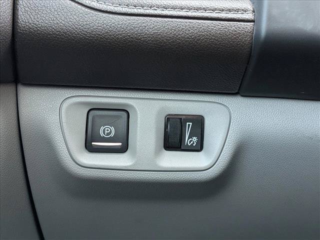 Used 2022 GMC Acadia SLE w/ Driver Convenience Package FWD image 17