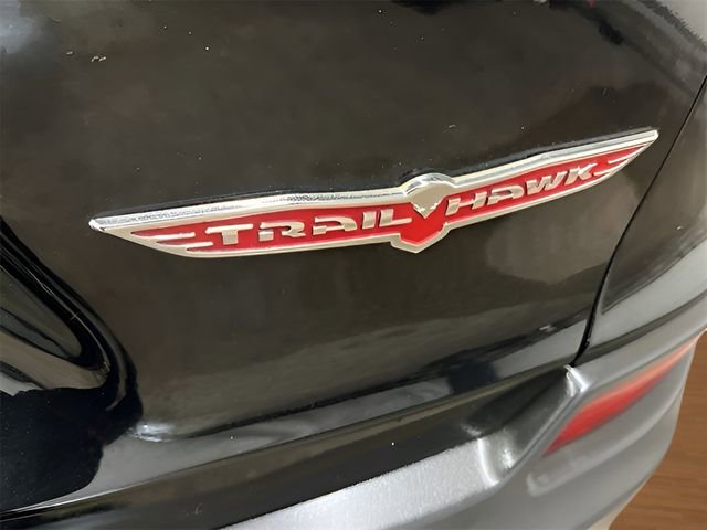 Used 2019 Jeep Cherokee Trailhawk image 23