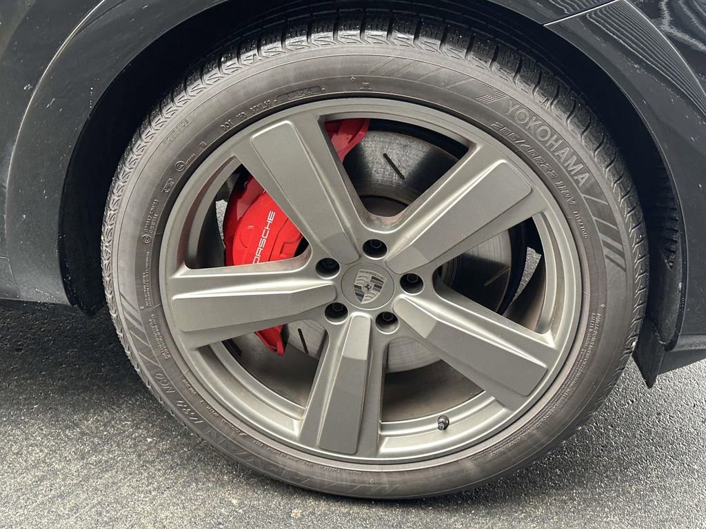 Certified 2025 Porsche Cayenne Turbo image 10