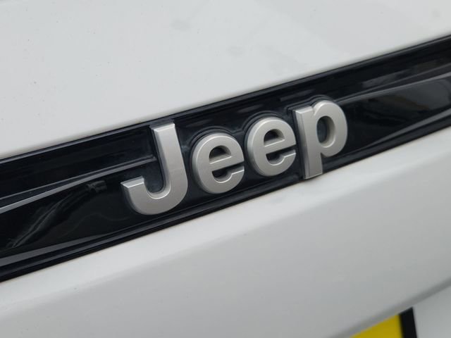 Used 2025 Jeep Grand Cherokee Summit AWD/4WD image 32