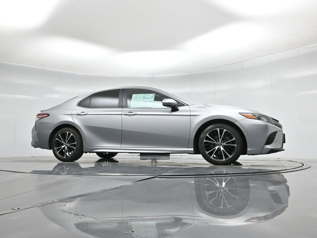 Used 2020 Toyota Camry SE image 3
