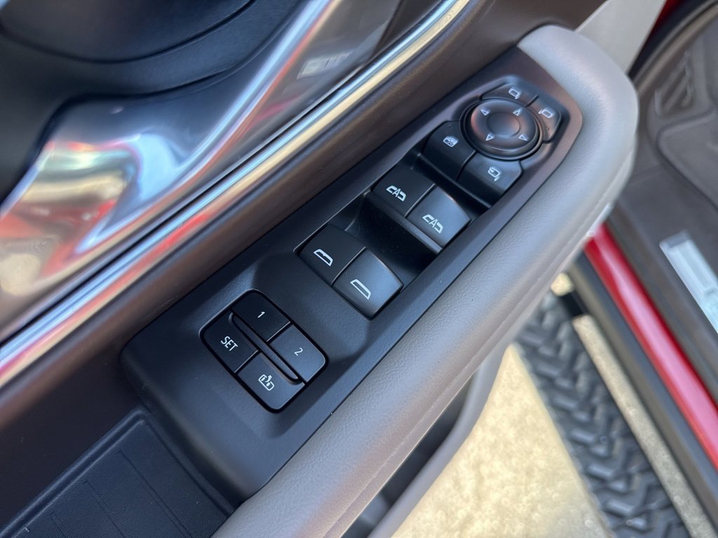 Used 2023 Chevrolet Tahoe Z71 w/ Luxury Package image 39