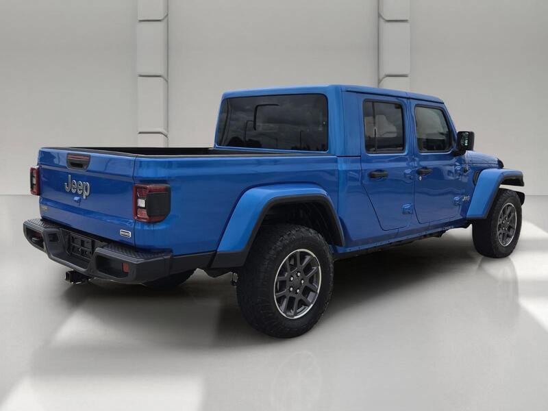Certified 2020 Jeep Gladiator Overland w/ Safety Group AWD/4WD image 5