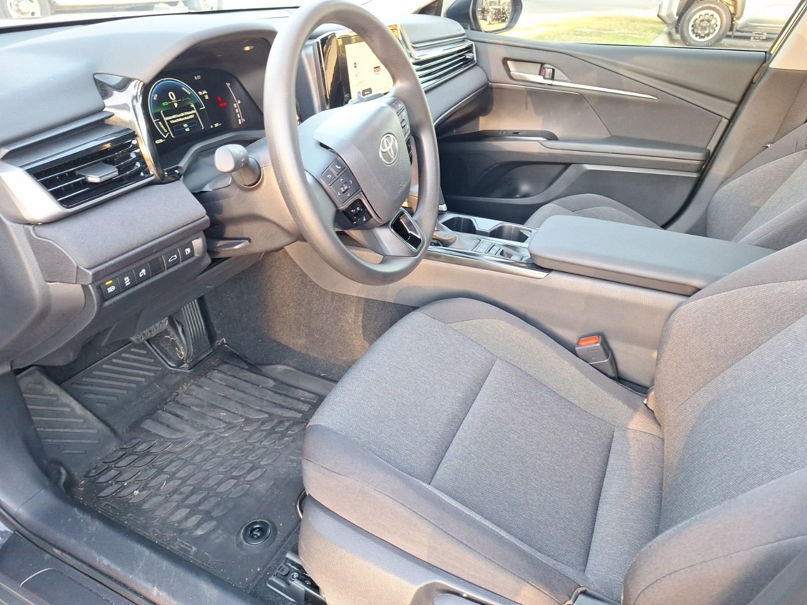 Used 2025 Toyota Camry LE image 15