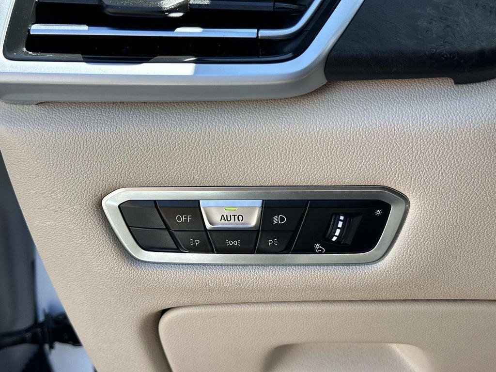 Used 2022 BMW X5 xDrive40i w/ Premium Package AWD/4WD image 17