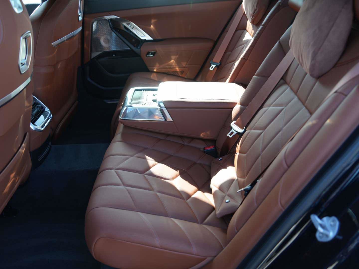 Used 2025 BMW i7 xDrive60 image 12