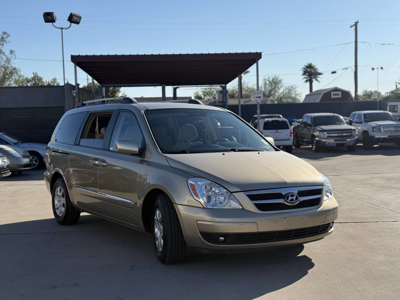 Used 2007 Hyundai Entourage Limited image 3