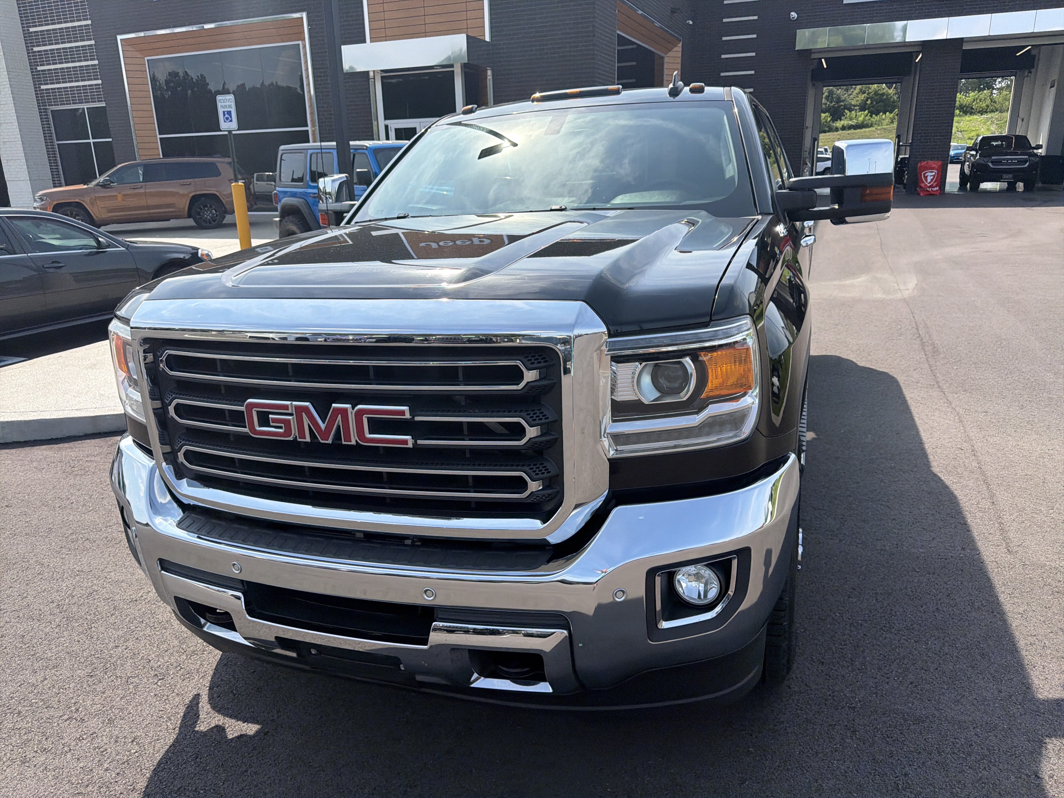 Used 2019 GMC Sierra 2500 SLT AWD/4WD image 3