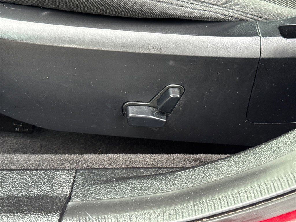 Used 2013 Dodge Avenger SXT image 25