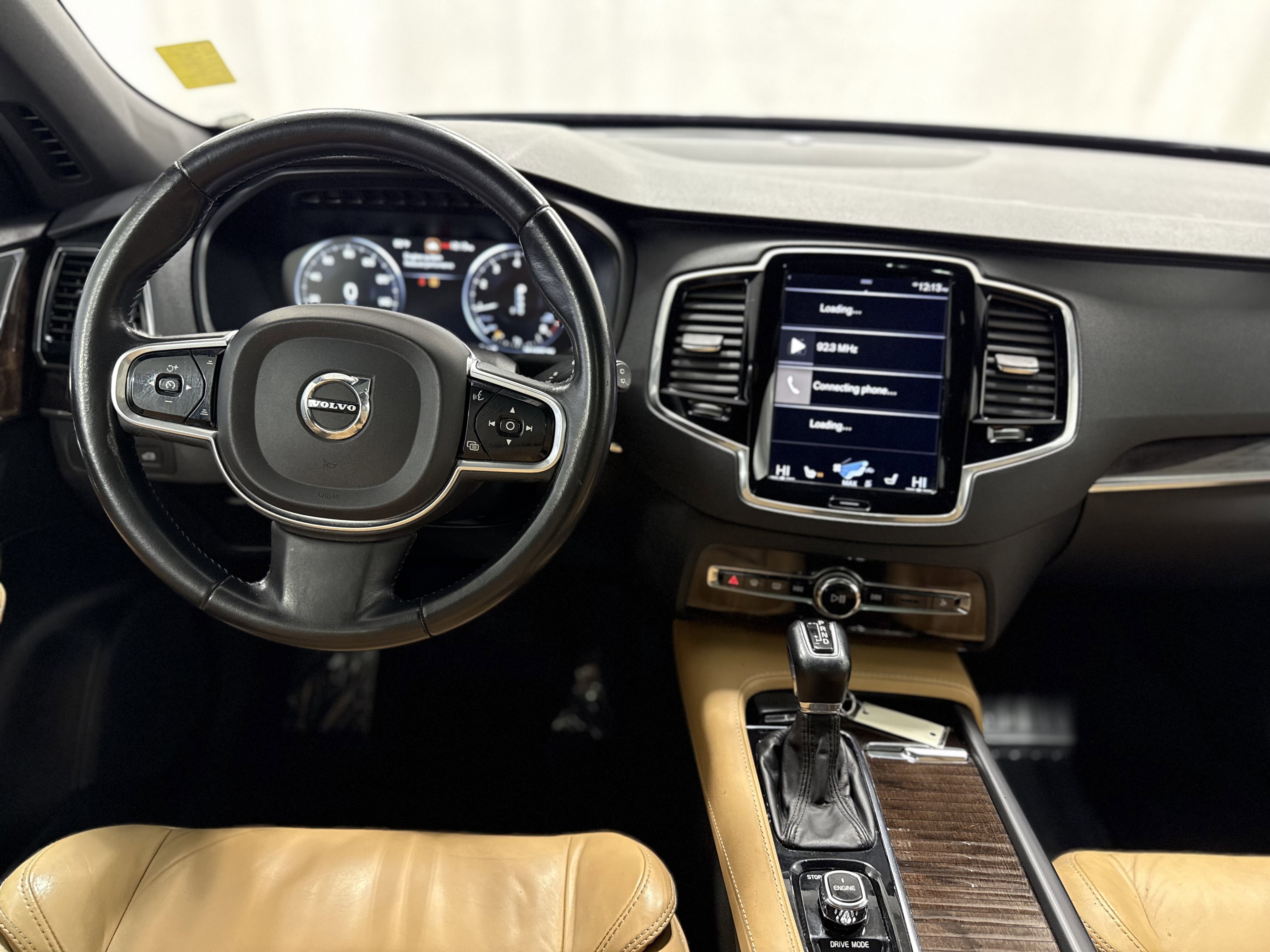 Used 2017 Volvo XC90 T6 Momentum w/ Vision Package image 16