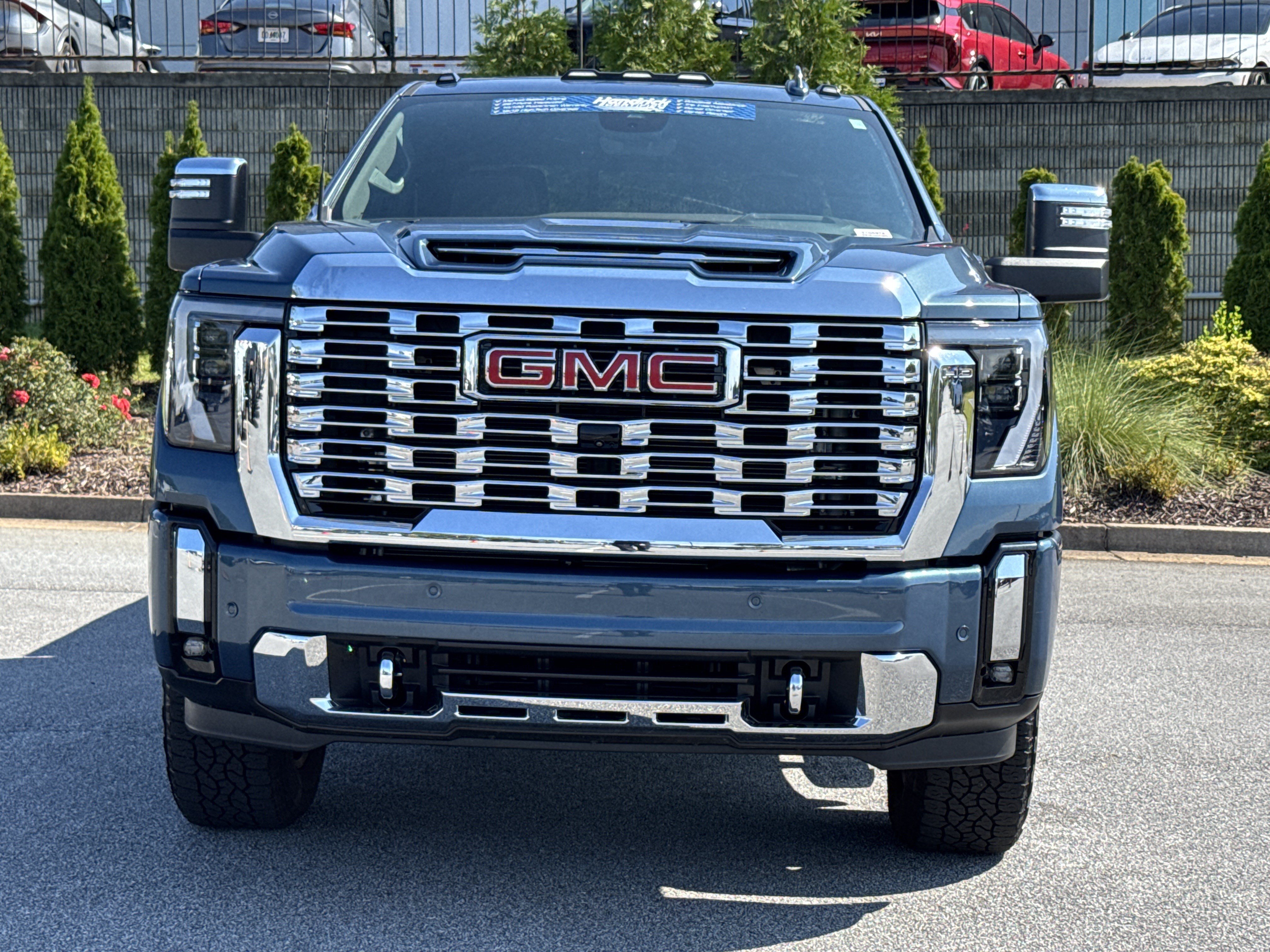 Used 2025 GMC Sierra 2500 Denali w/ Denali Reserve Package AWD/4WD image 3
