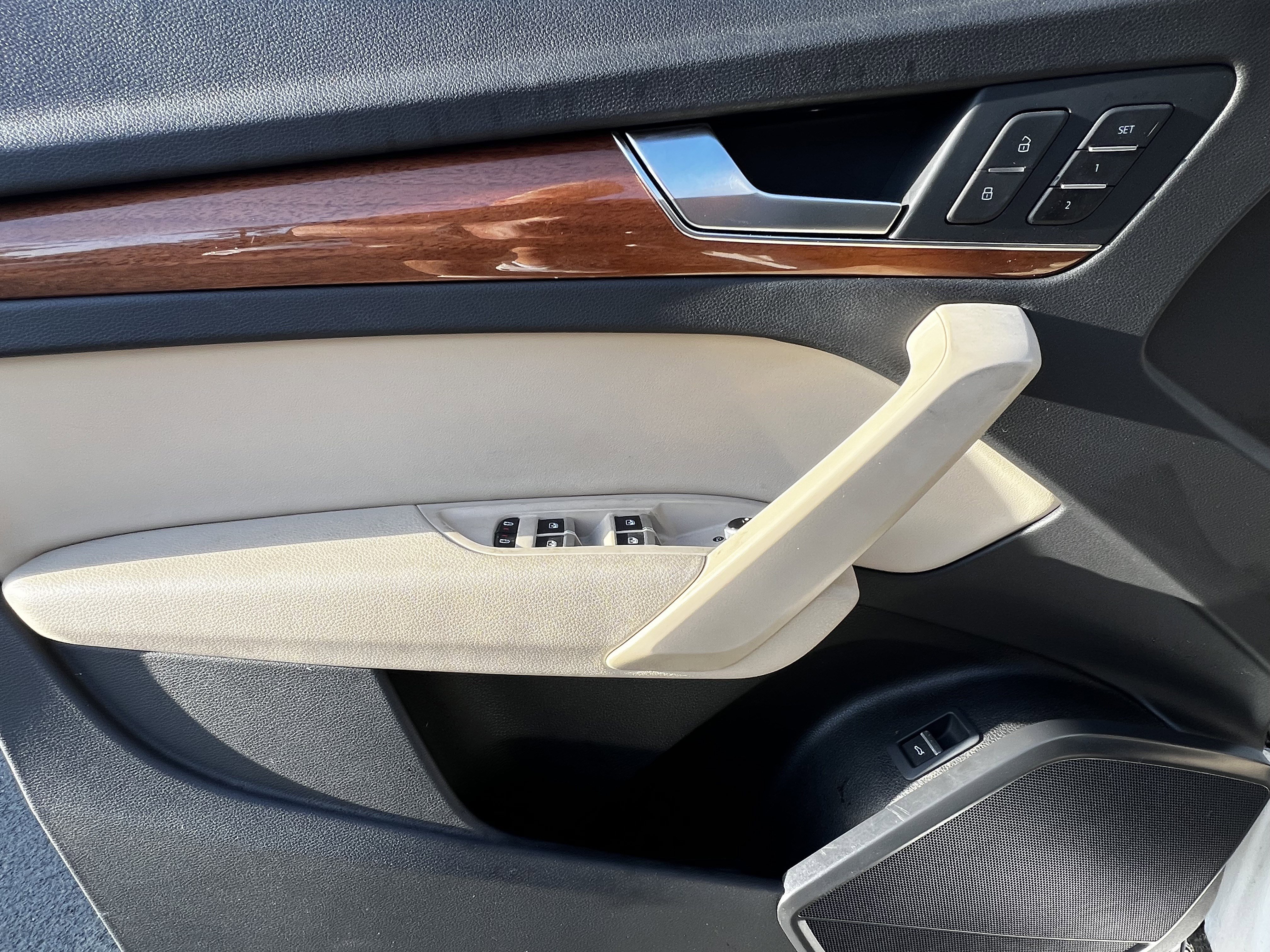 Used 2021 Audi Q5 Premium w/ Convenience Package image 13