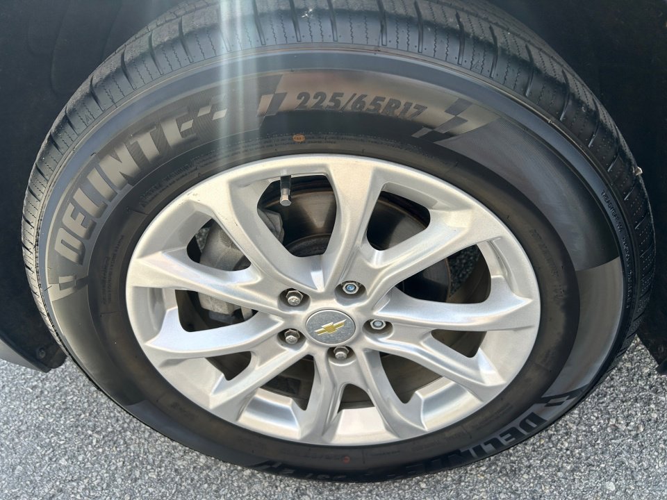 Used 2020 Chevrolet Equinox LT FWD image 27