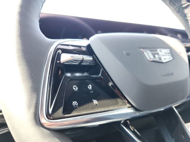 New 2025 Cadillac Optiq Luxury 2 image 29