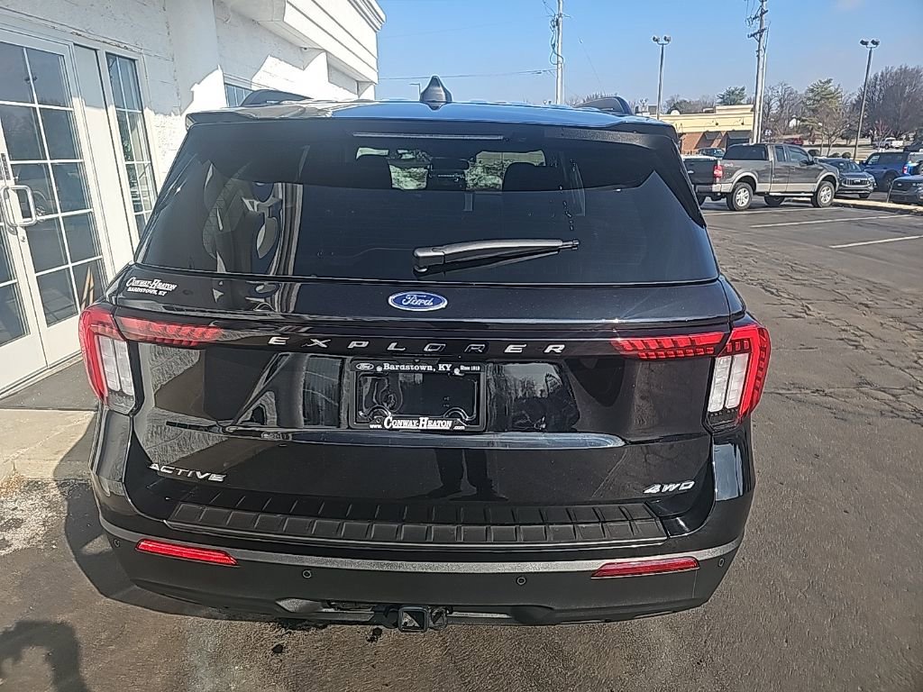 Used 2025 Ford Explorer Active AWD/4WD image 5