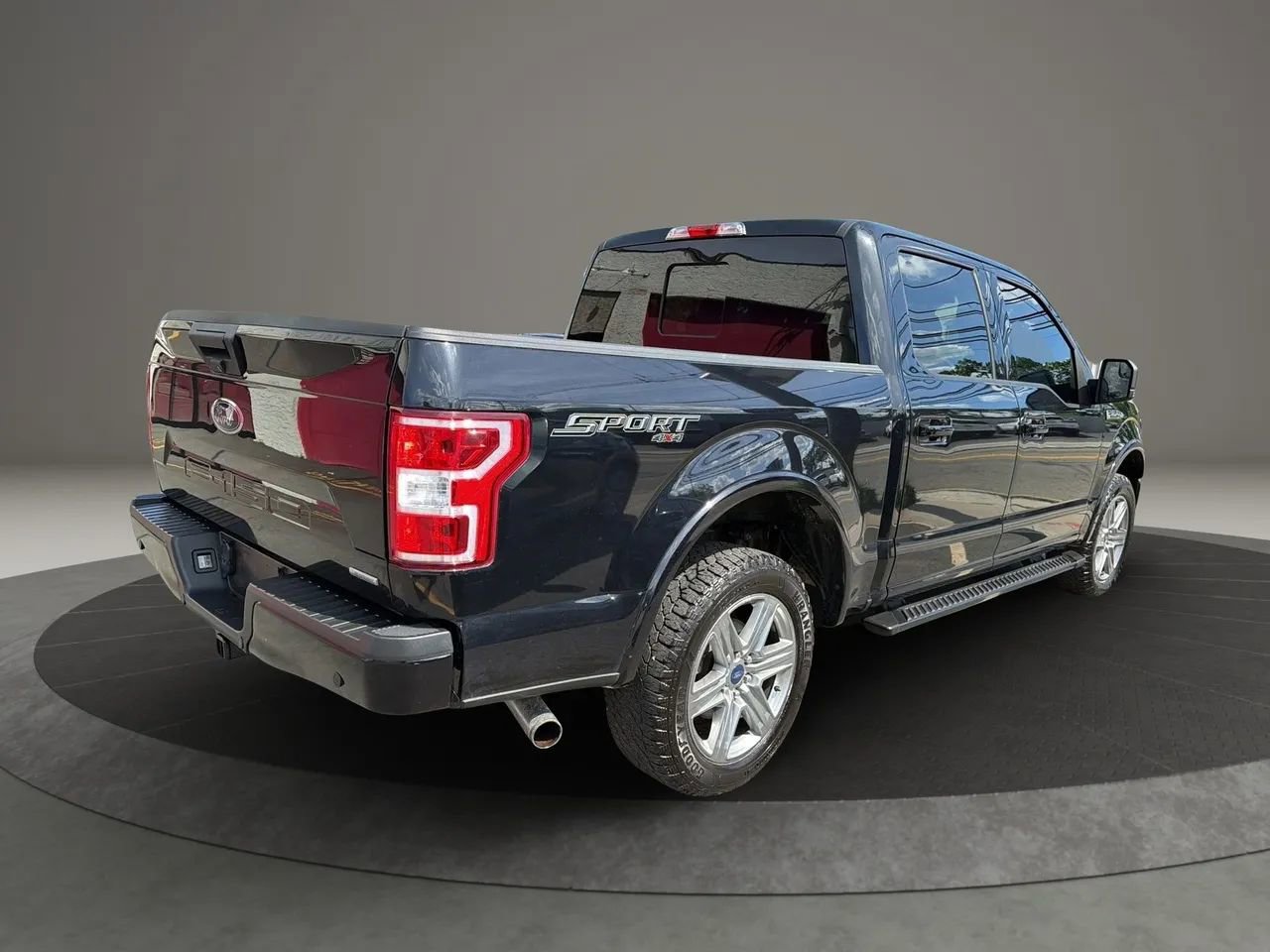 Used 2019 Ford F150 XLT w/ Equipment Group 302A Luxury AWD/4WD image 5