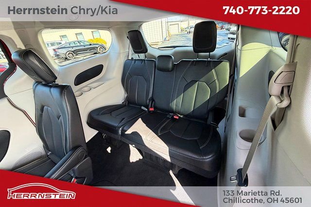 Used 2024 Chrysler Pacifica Touring-L image 20