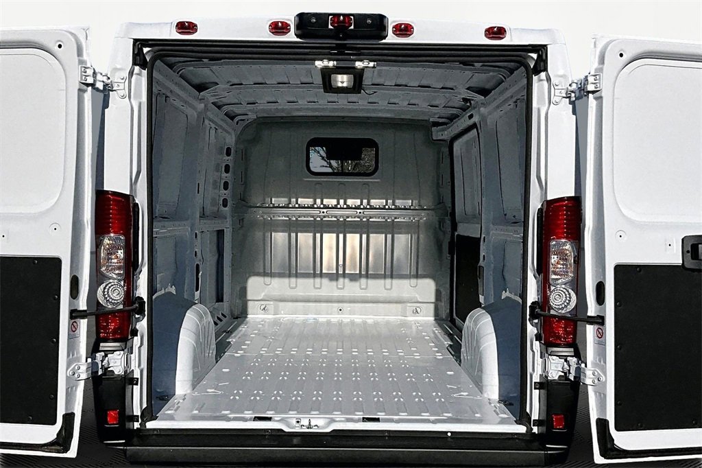 Used 2024 RAM ProMaster 2500 w/ Convenience Group image 24