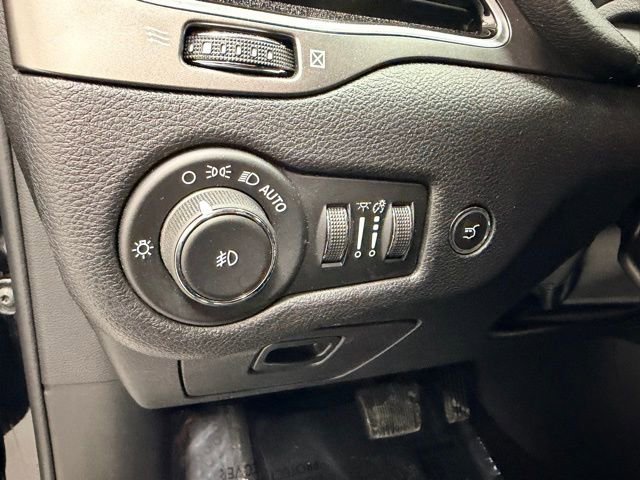 Used 2020 Jeep Cherokee Limited image 18