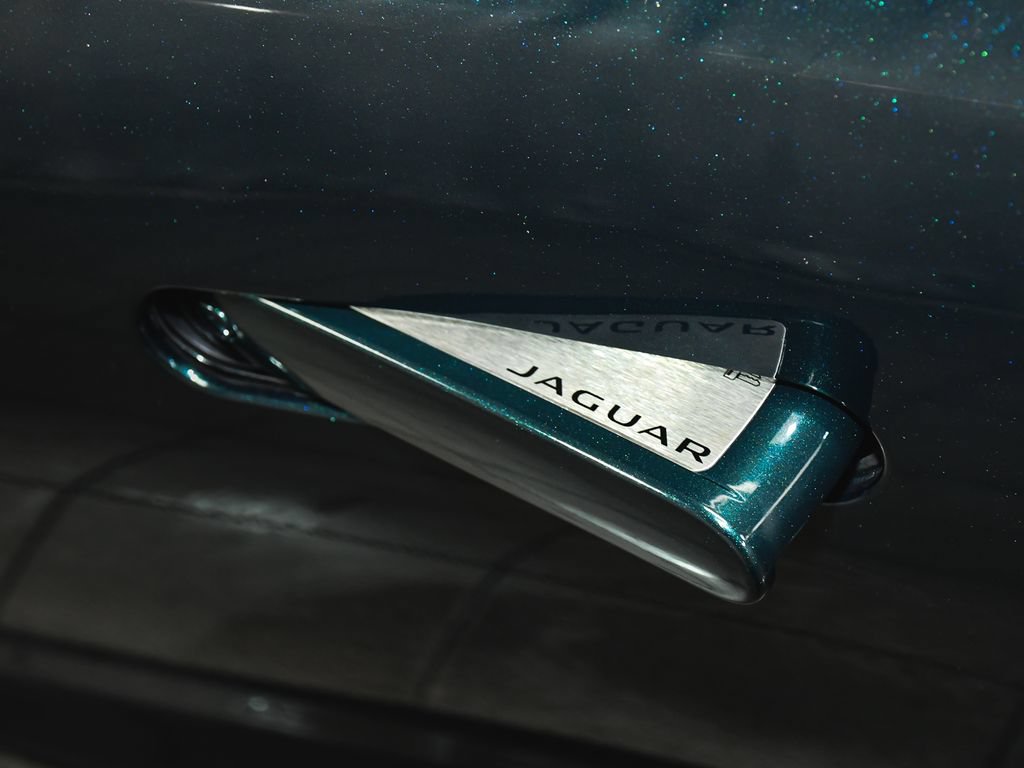 Used 2021 Jaguar F-TYPE R-Dynamic AWD/4WD image 11