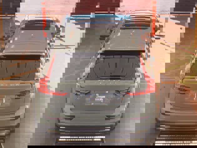 Used 2025 Volvo V60 B5 Cross Country Plus image 3