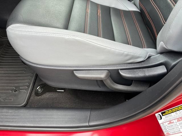Used 2023 Nissan Kicks SR w/ SR Premium Package FWD image 14