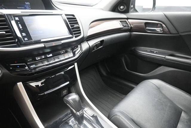 Used 2017 Honda Accord EX-L image 30