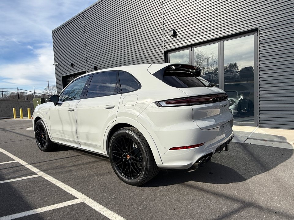 New 2026 Porsche Cayenne E-Hybrid AWD/4WD image 3