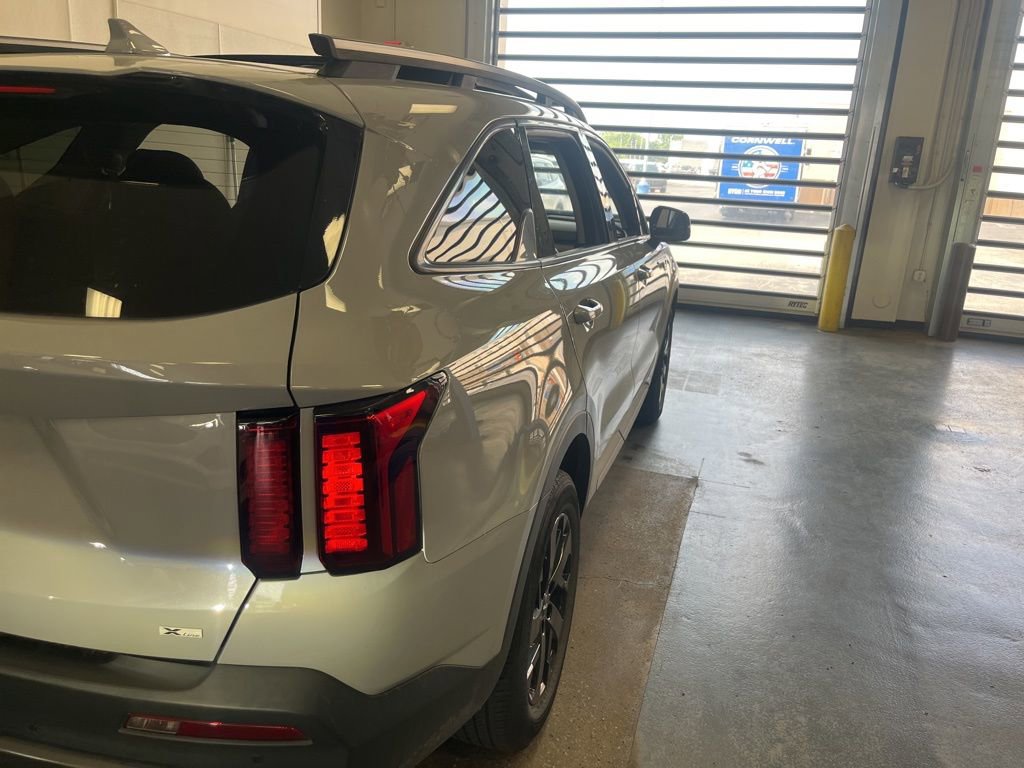 Used 2023 Kia Sorento S w/ Panoramic Sunroof Package AWD/4WD image 10