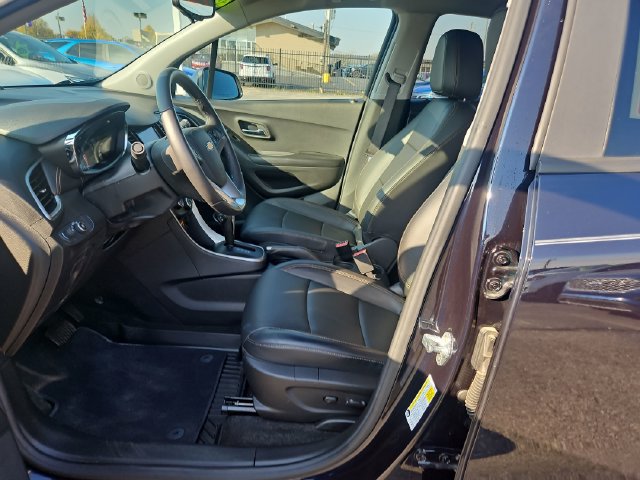 Used 2022 Chevrolet Trax LT w/ Premium Seat Package AWD/4WD image 10