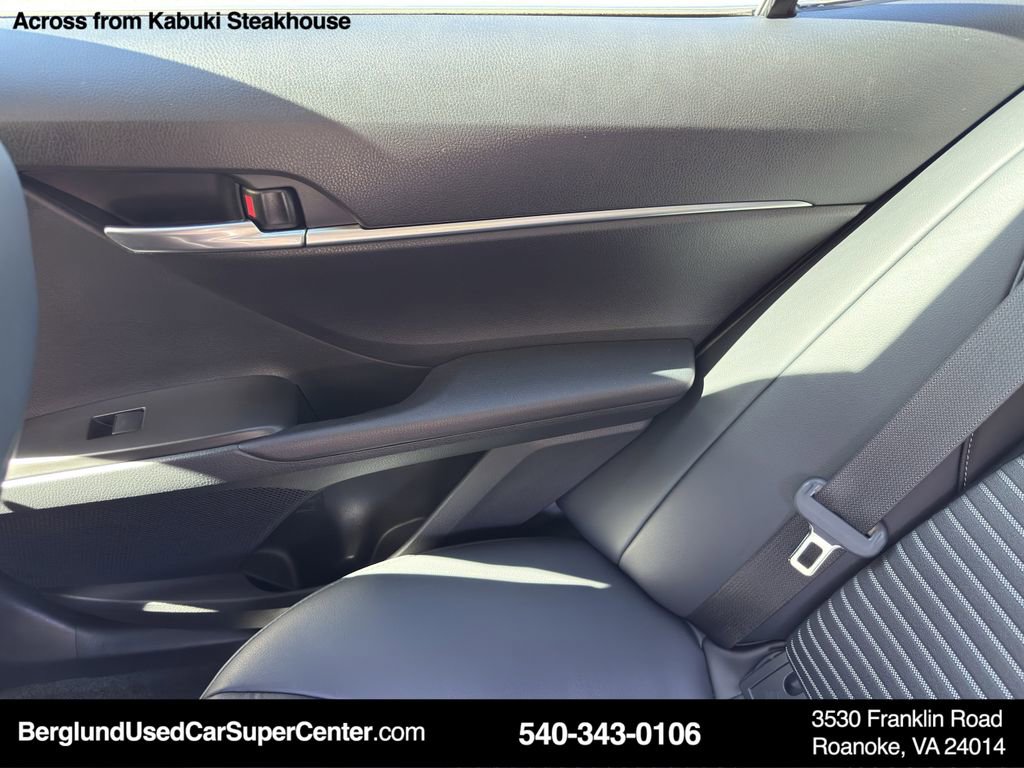 Used 2022 Toyota Camry SE image 30