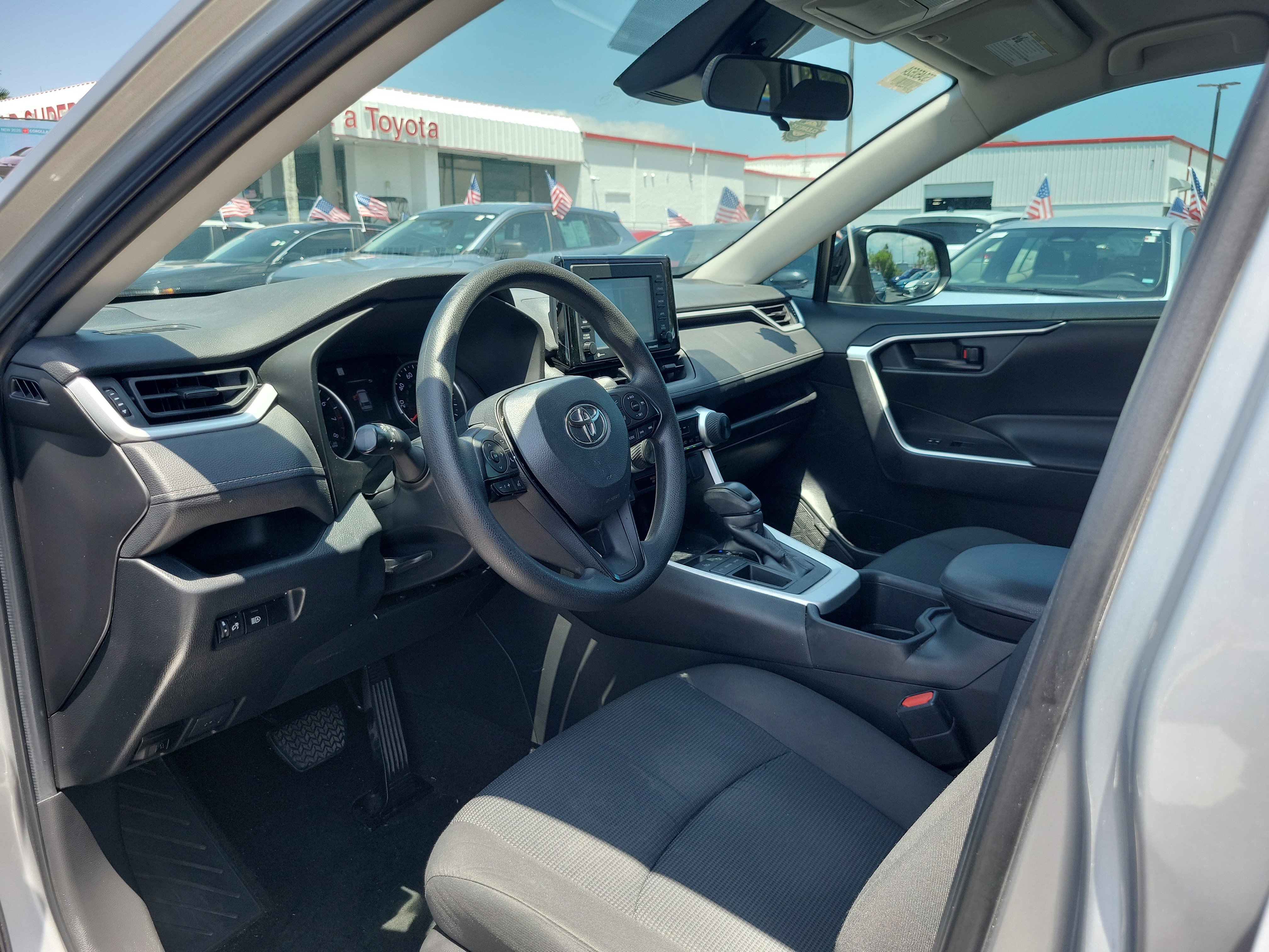 Used 2022 Toyota RAV4 LE FWD image 19