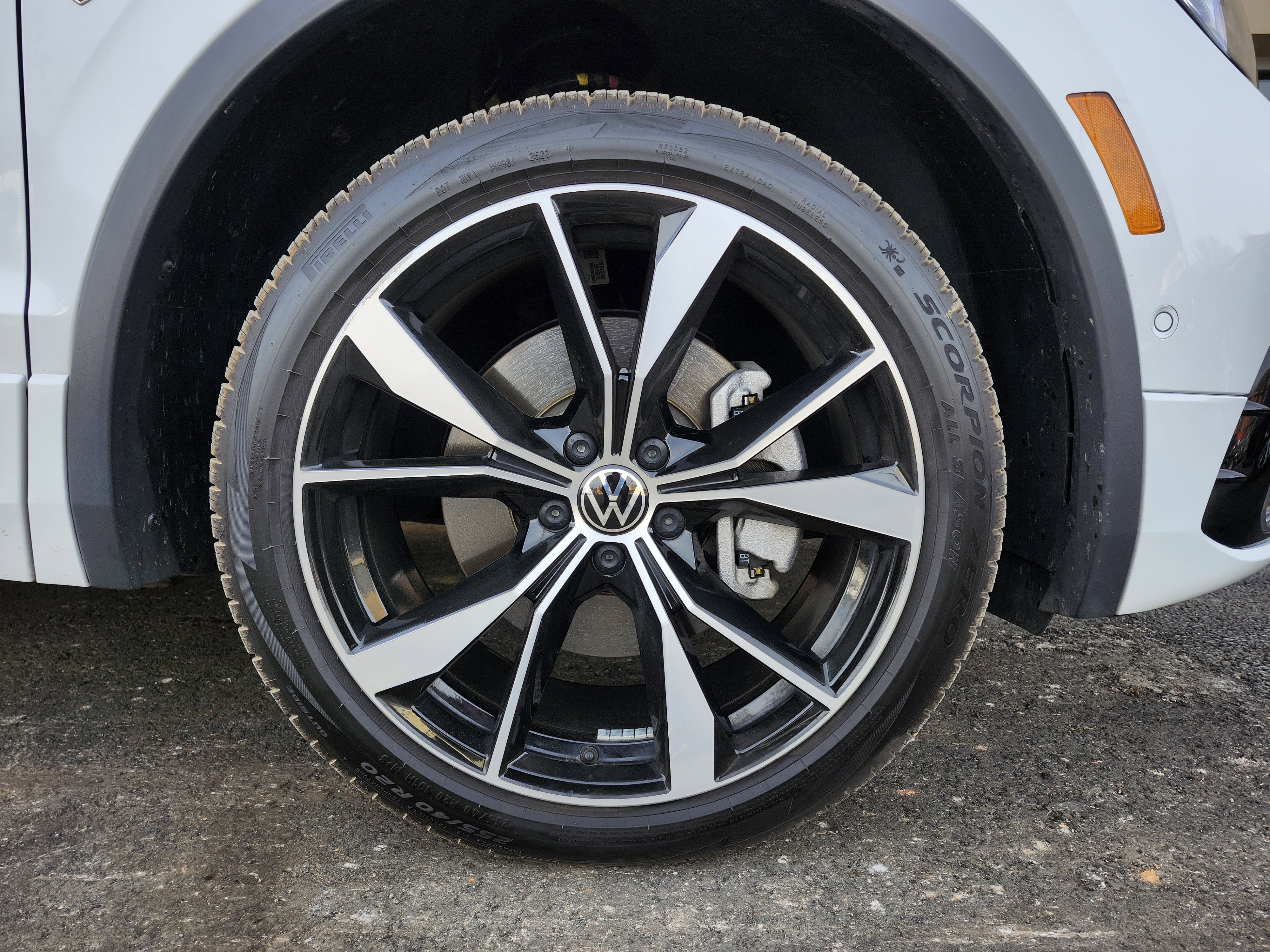 Used 2023 Volkswagen Tiguan SEL R-Line image 29