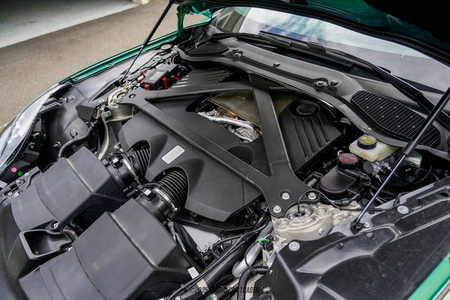 Used 2025 Aston Martin DB12 Coupe RWD image 18