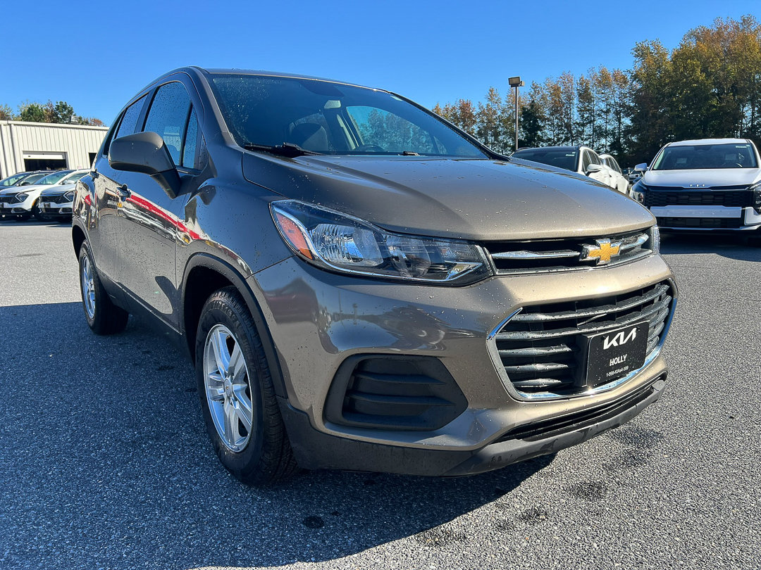 Used 2021 Chevrolet Trax LS w/ Tint and Cruise Package image 9