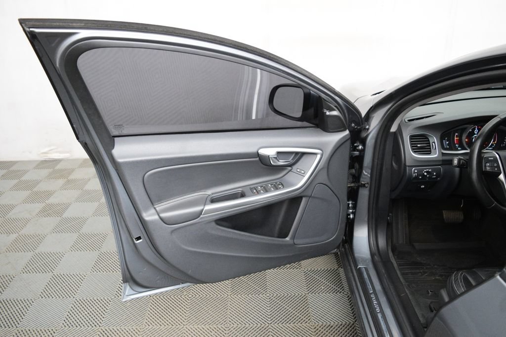Used 2018 Volvo S60 T5 Dynamic w/ Vision Package AWD/4WD image 9