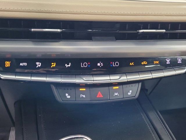 Used 2024 Cadillac XT4 Luxury w/ Cold Weather Package FWD image 30