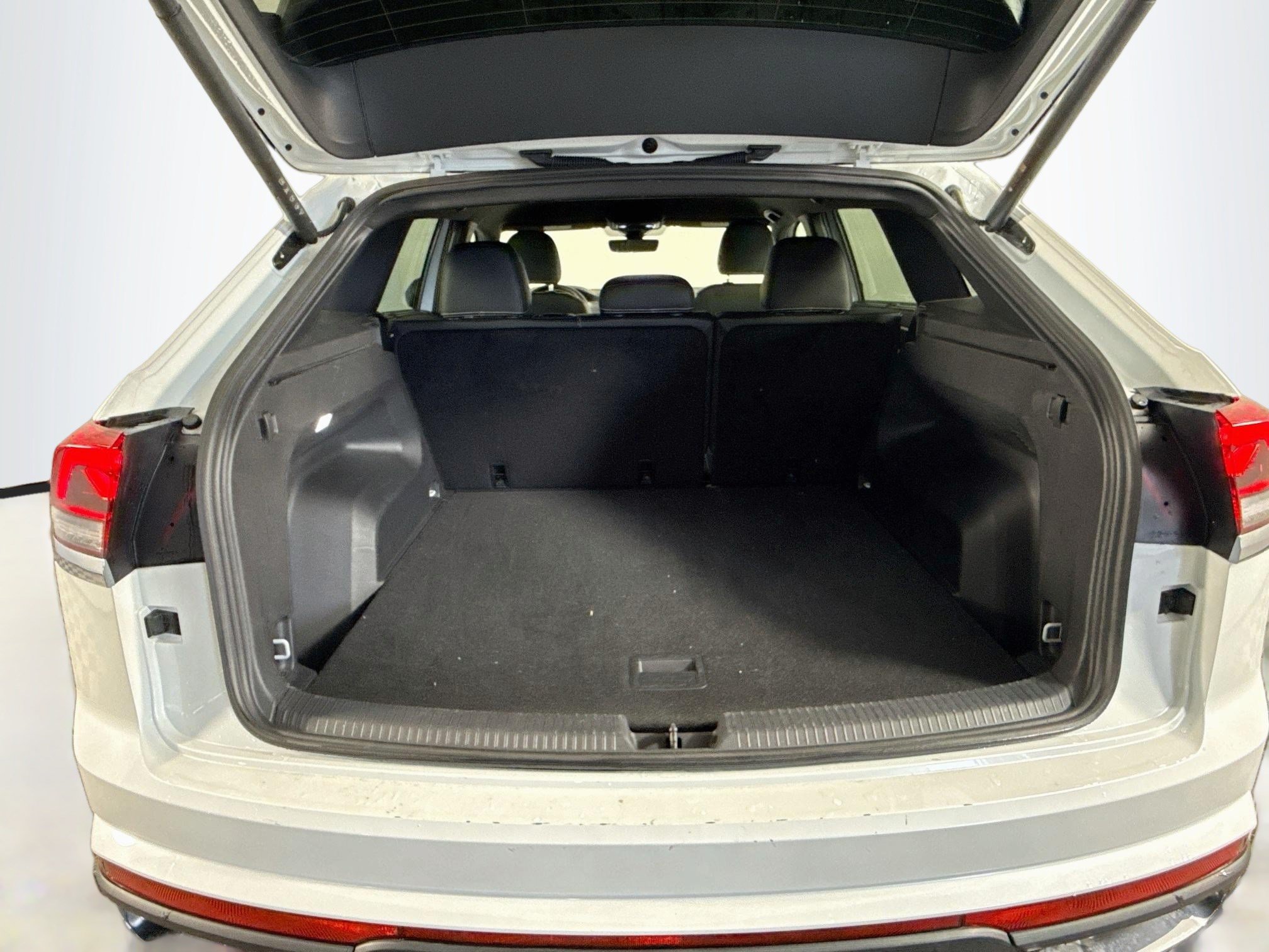 Used 2026 Volkswagen Atlas Cross Sport SE FWD image 35