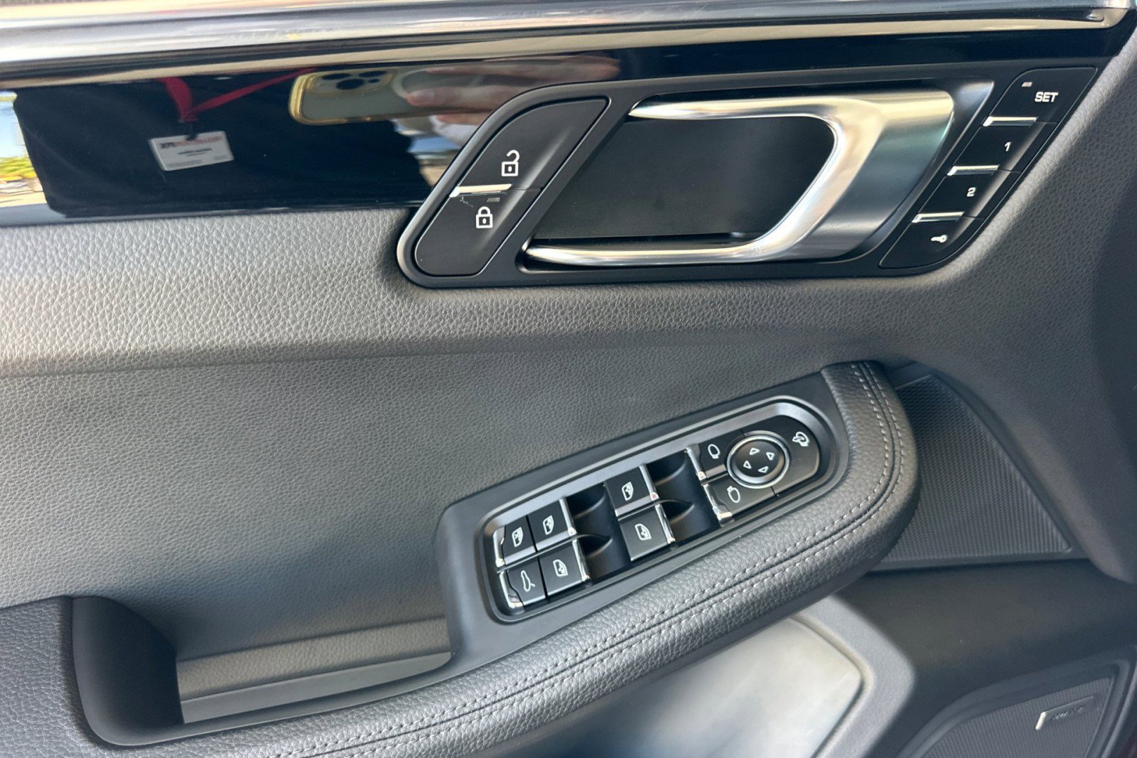 Used 2025 Porsche Macan AWD/4WD image 12