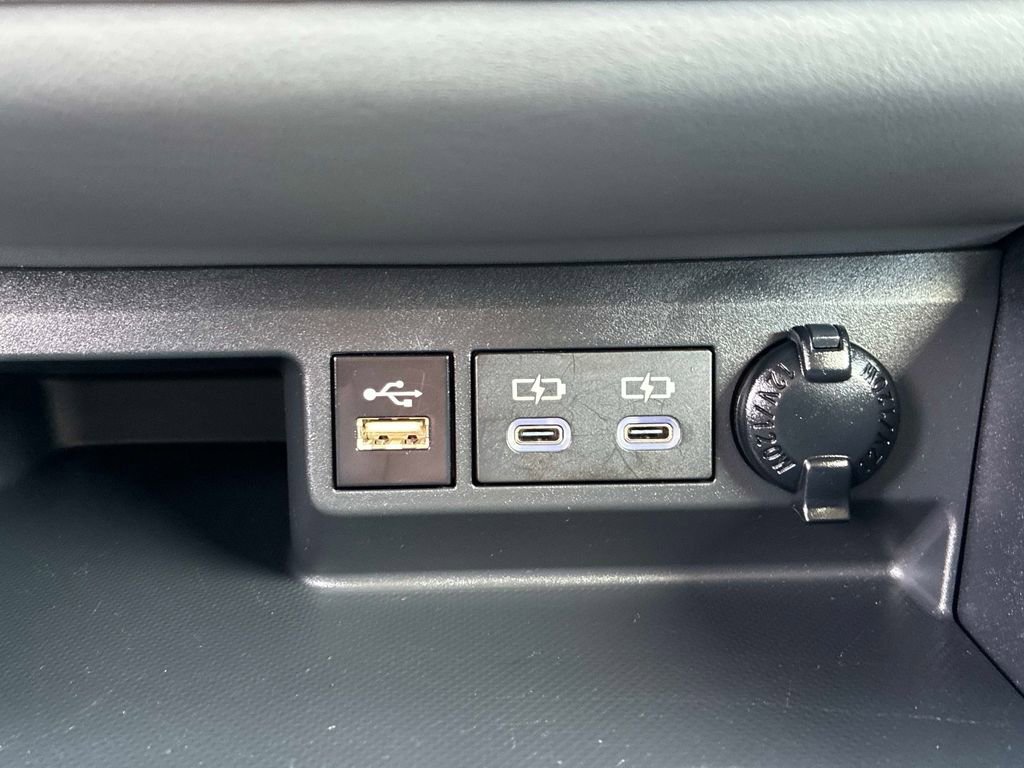 Used 2024 Toyota Highlander XLE image 35