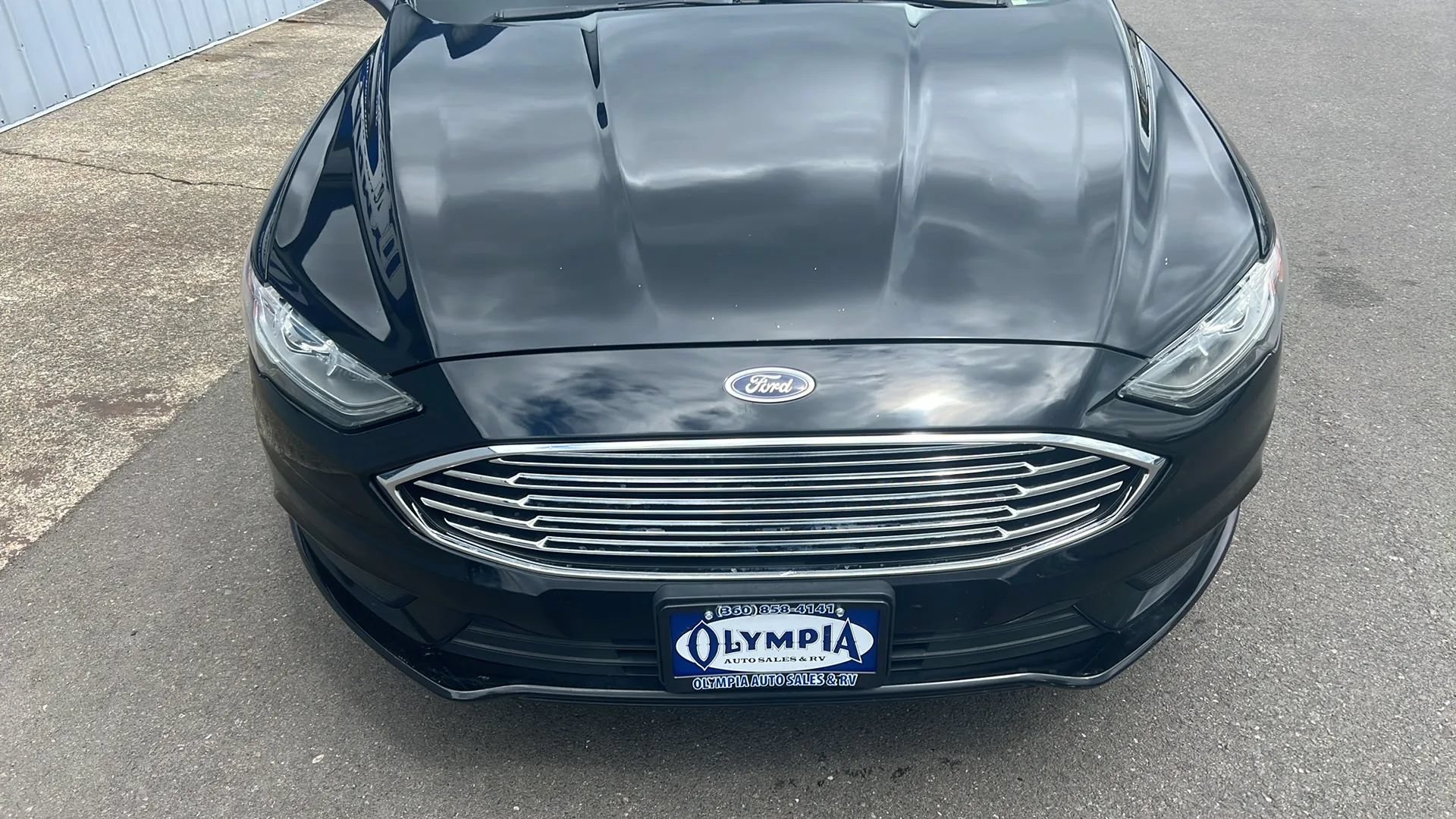Used 2017 Ford Fusion SE FWD image 2