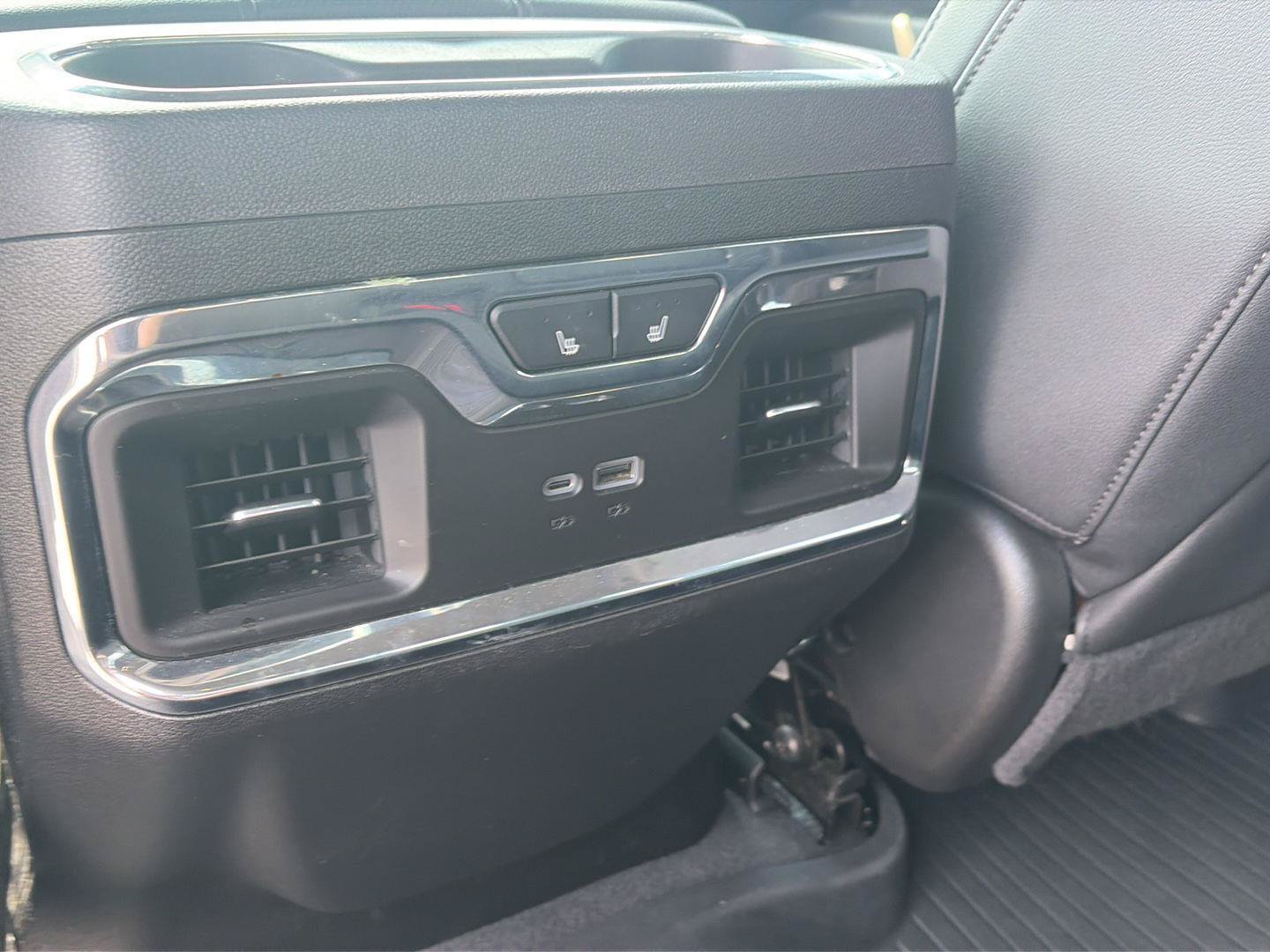 Used 2024 Chevrolet Silverado 2500 LTZ w/ LTZ Convenience Package AWD/4WD image 16