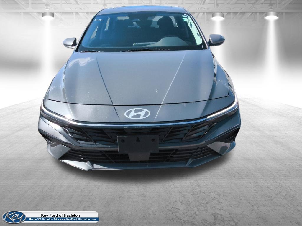 Used 2025 Hyundai Elantra SEL FWD image 4